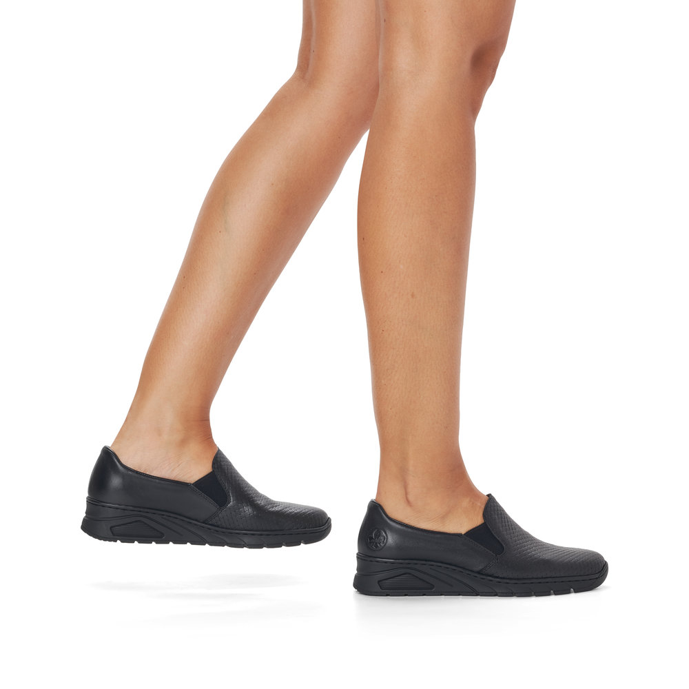 detail Dámské polobotky Rieker N3363-01 černá