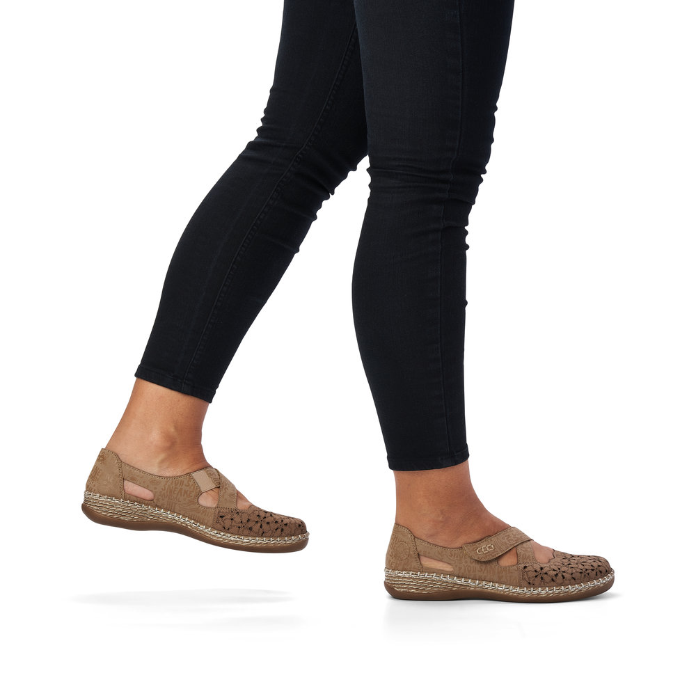 detail Dámské polobotky Rieker 464H4-62 béžová