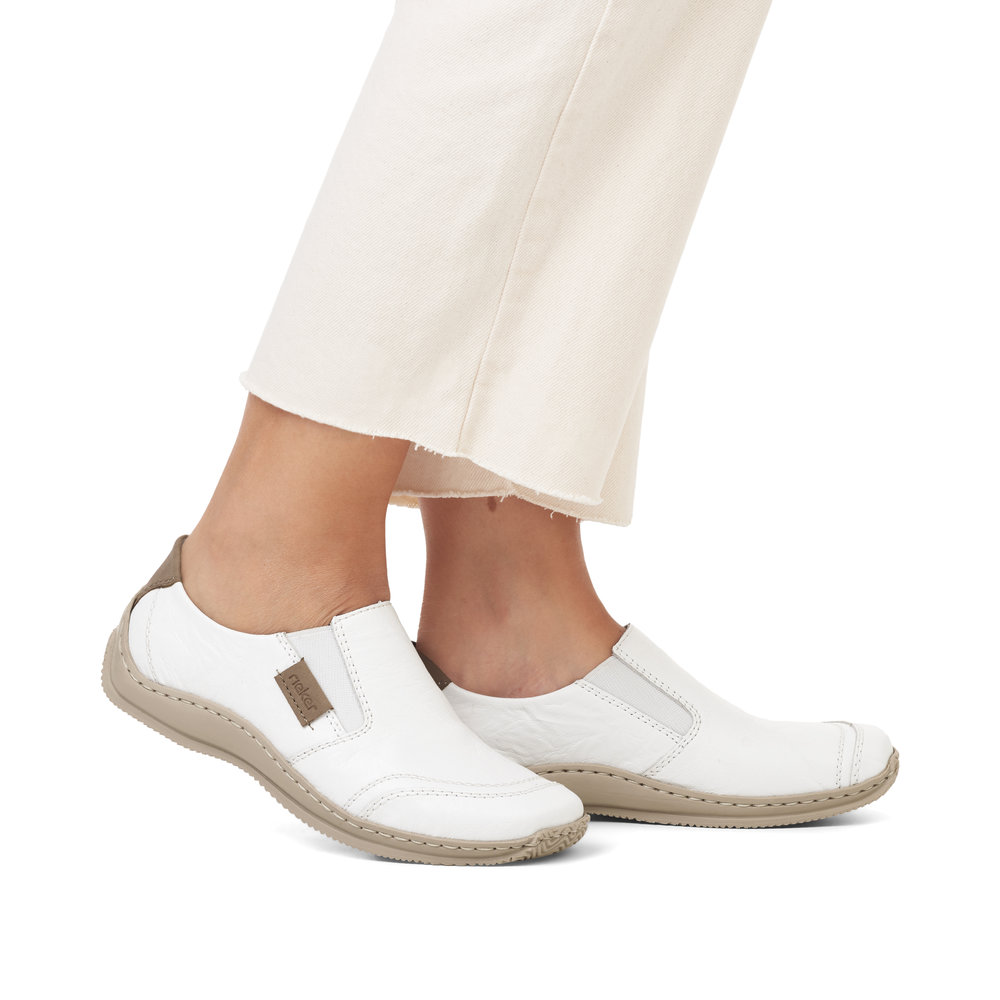 detail Dámské kožené mokasíny Rieker L1755-80 bílá