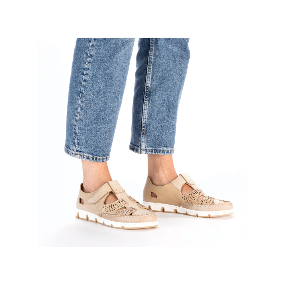 detail Dámské kožené sandály Rieker 49958-61 béžová