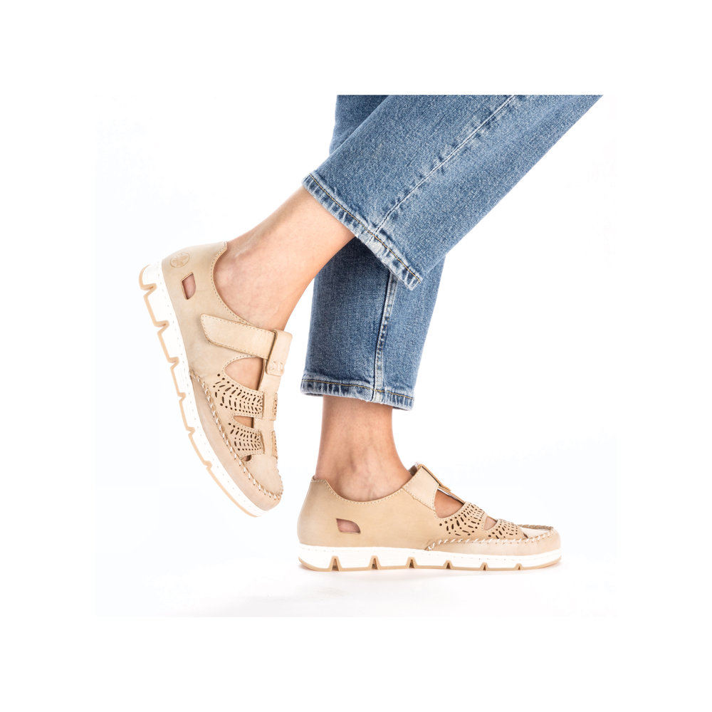 detail Dámské kožené sandály Rieker 49958-61 béžová