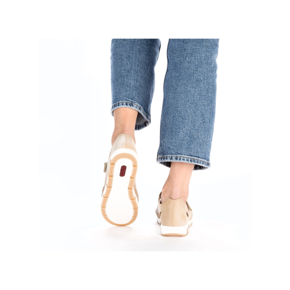 detail Dámské kožené sandály Rieker 49958-61 béžová