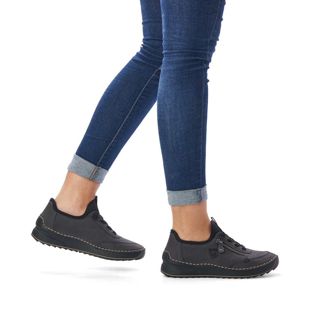 detail Dámské kožené tenisky Rieker 51568-45 šedá