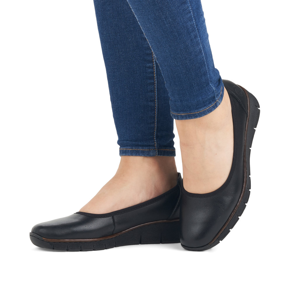 detail Dámské lodičky Rieker 53755-00 černá