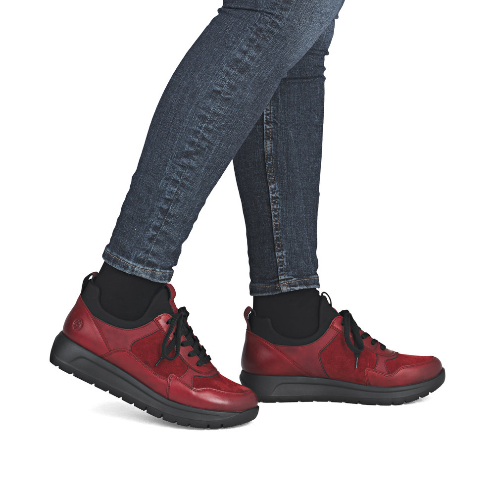 detail Dámské tenisky Remonte D2V00-35 červená