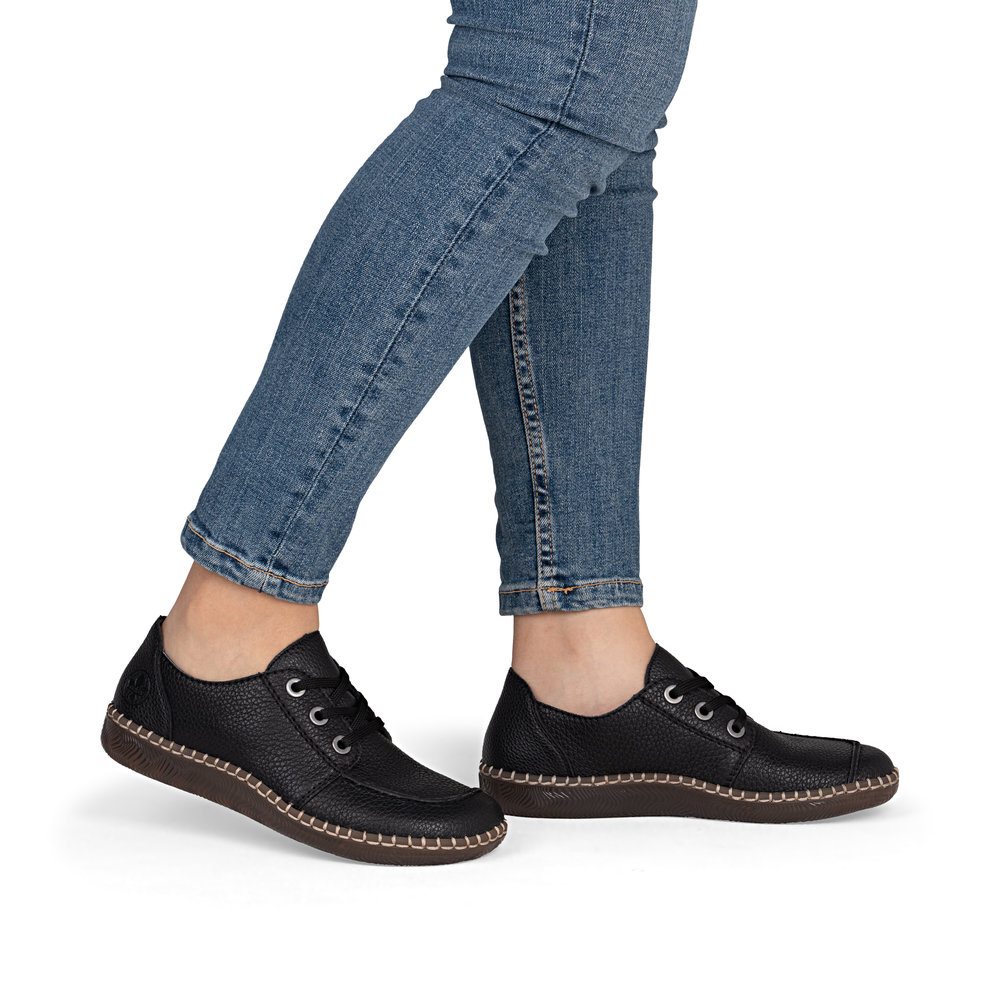 detail Dámské polobotky Rieker N2402-00 černá