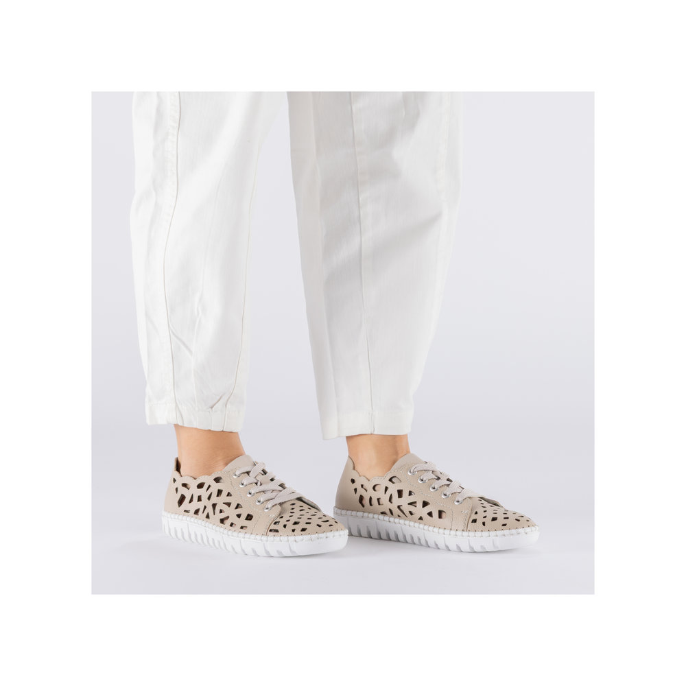 detail Dámské kožené polobotky Rieker M2315-60 béžová