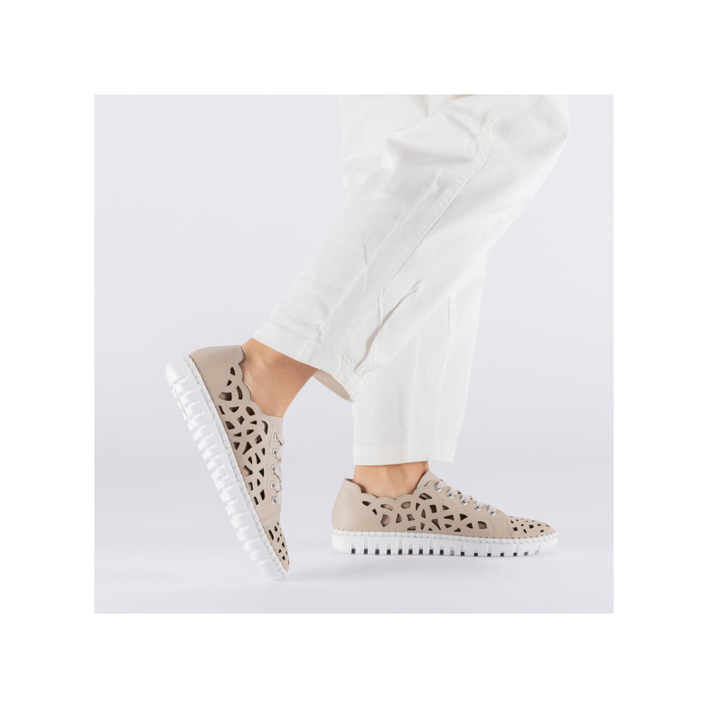 detail Dámské kožené polobotky Rieker M2315-60 béžová