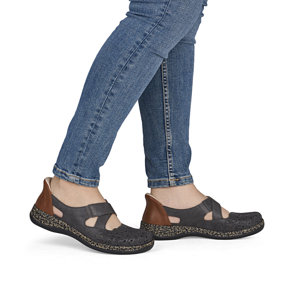 detail Dámské kožené baleríny Rieker 46352-45 šedá