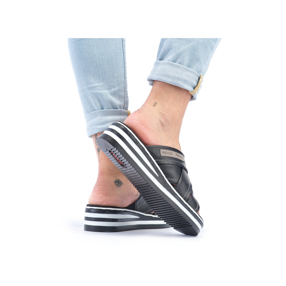 detail Dámské kožené pantofle Rieker V0250-00 černá