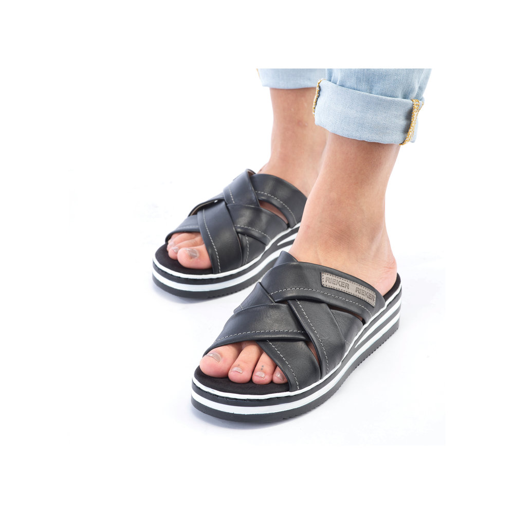 detail Dámské kožené pantofle Rieker V0250-00 černá