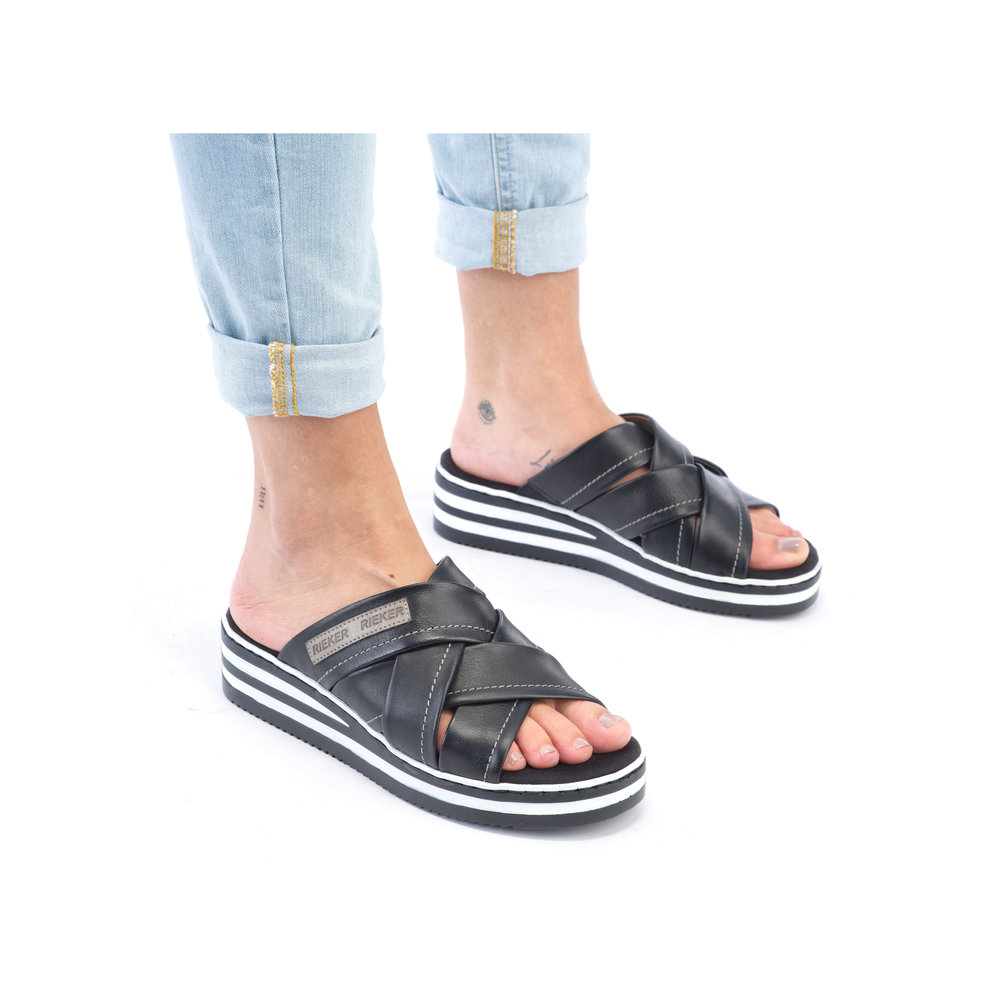 detail Dámské kožené pantofle Rieker V0250-00 černá