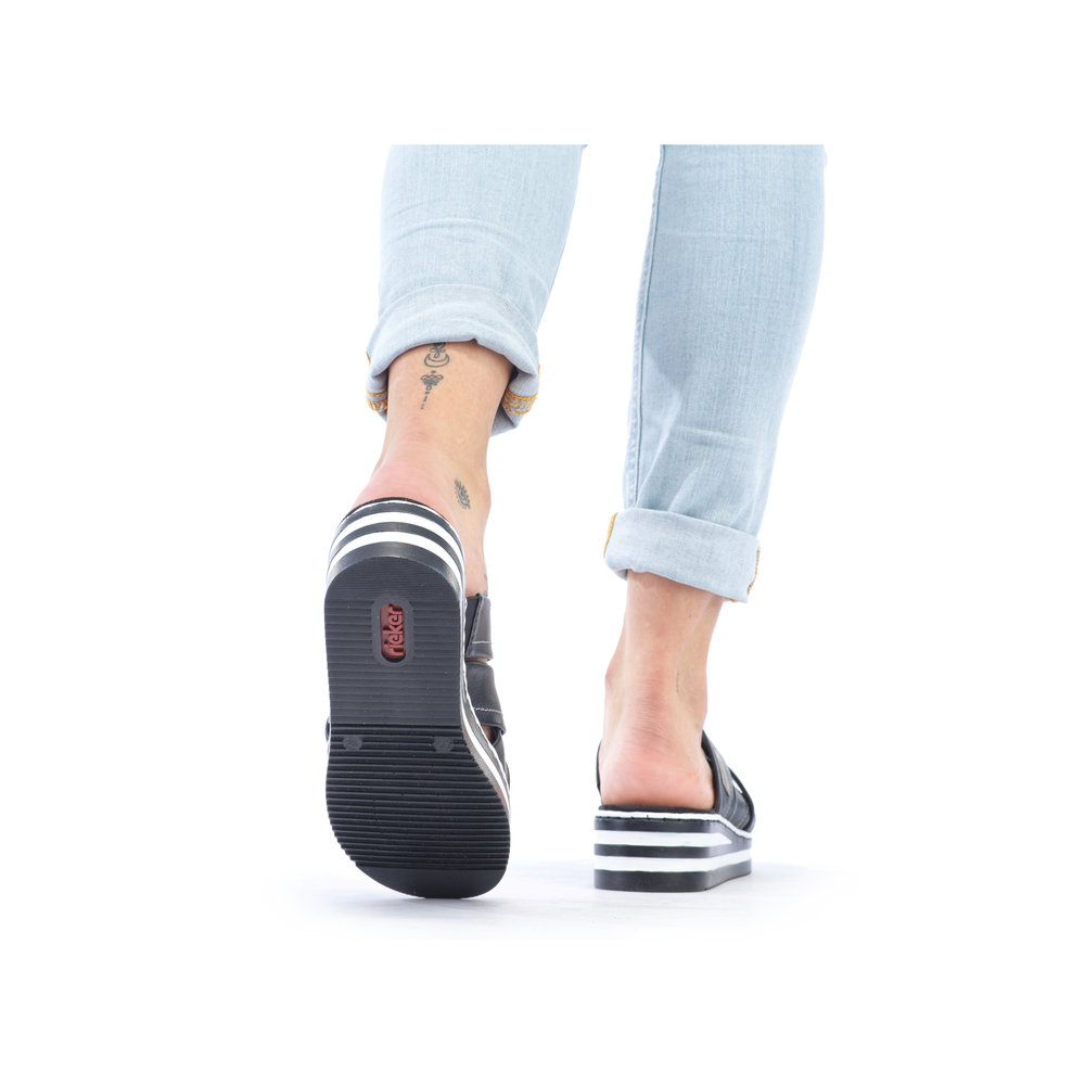 detail Dámské kožené pantofle Rieker V0250-00 černá