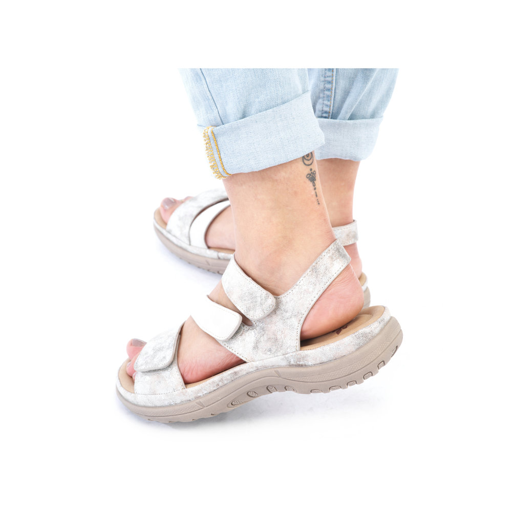 detail Dámské sandály Rieker V8872-90 stříbrná