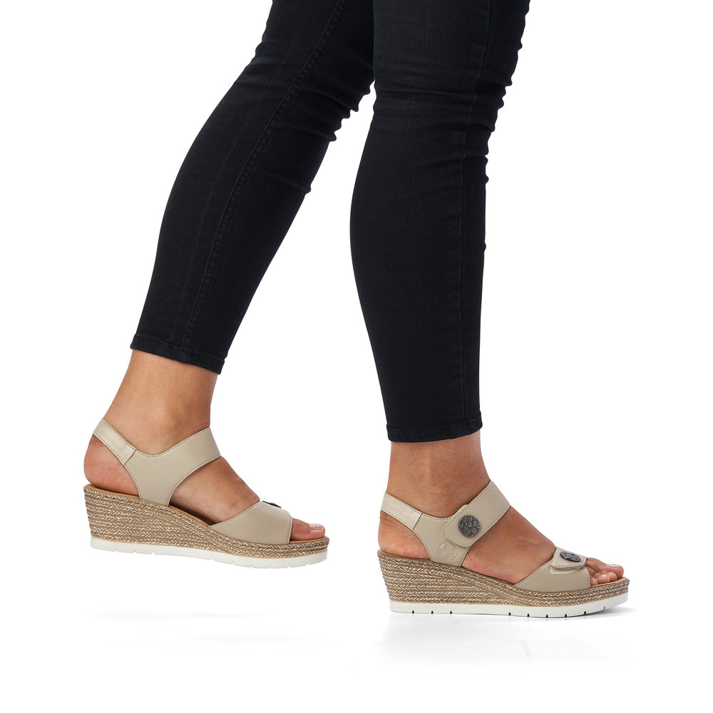 detail Dámské sandály Rieker 619B9-60 béžová