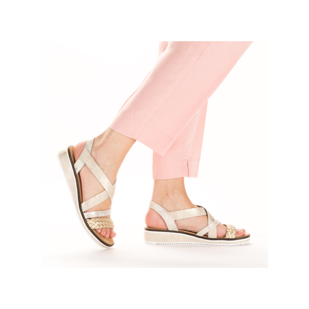 detail Dámské sandály Rieker V3663-90 zlatá