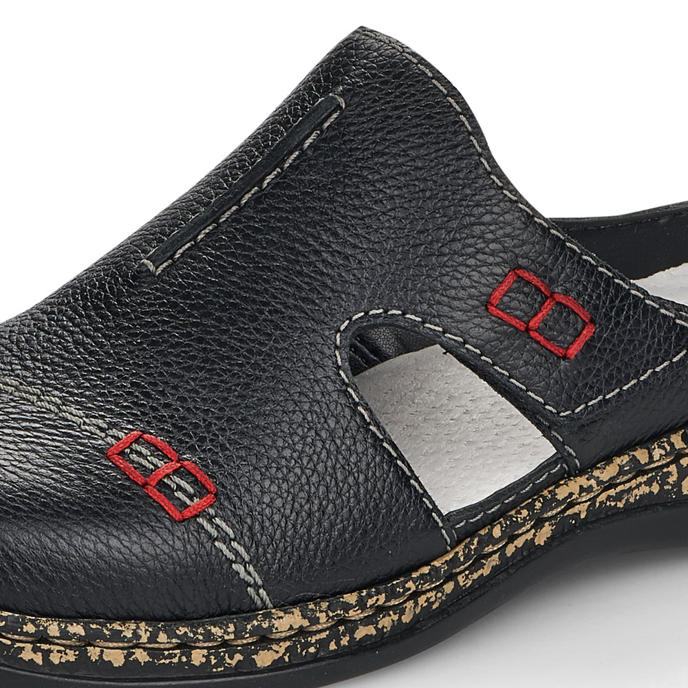 detail Dámské kožené pantofle Rieker 46362-00 černá