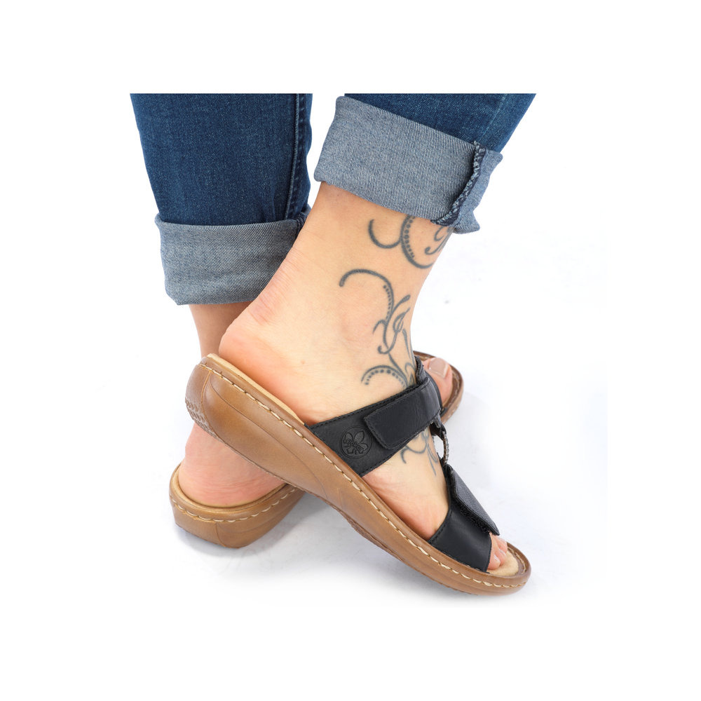 detail Dámské nazouváky Rieker 60885-00 černá