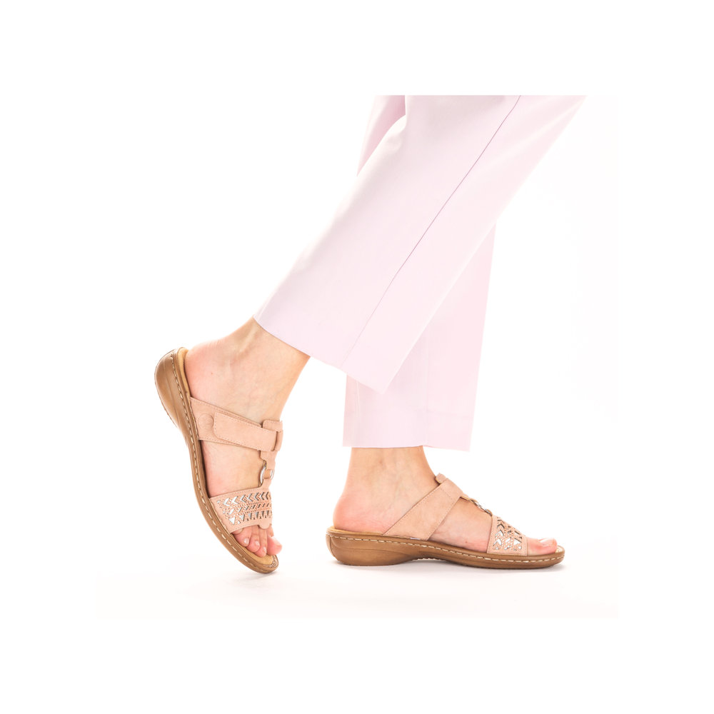 detail Dámské pantofle Rieker 60887-31 růžová