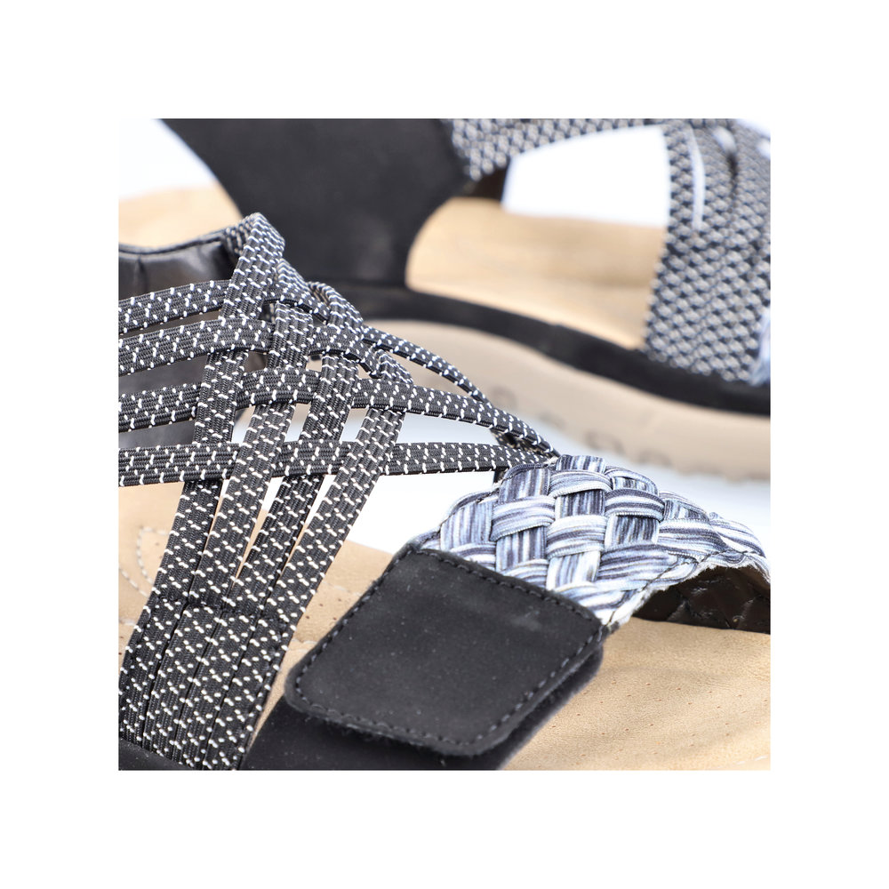 detail Dámské sandály Rieker 64889-00 černá