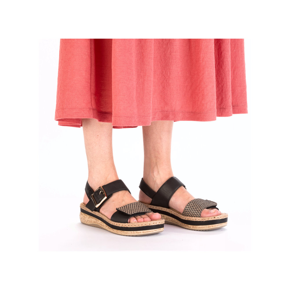 detail Dámské sandály Rieker V0951-00 černá