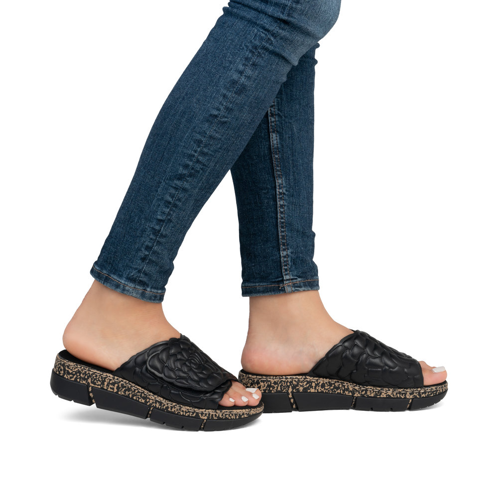 detail Dámské nazouváky Rieker V2351-00 černá