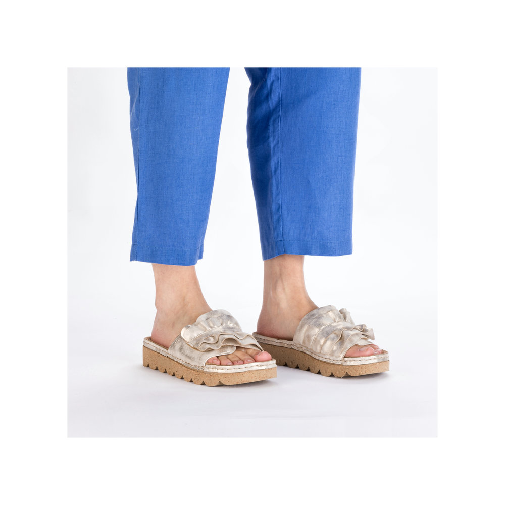 detail Dámské sandály Rieker V8763-60 béžová (metalická)