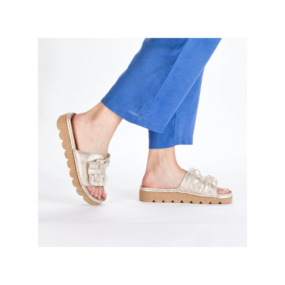 detail Dámské sandály Rieker V8763-60 béžová (metalická)