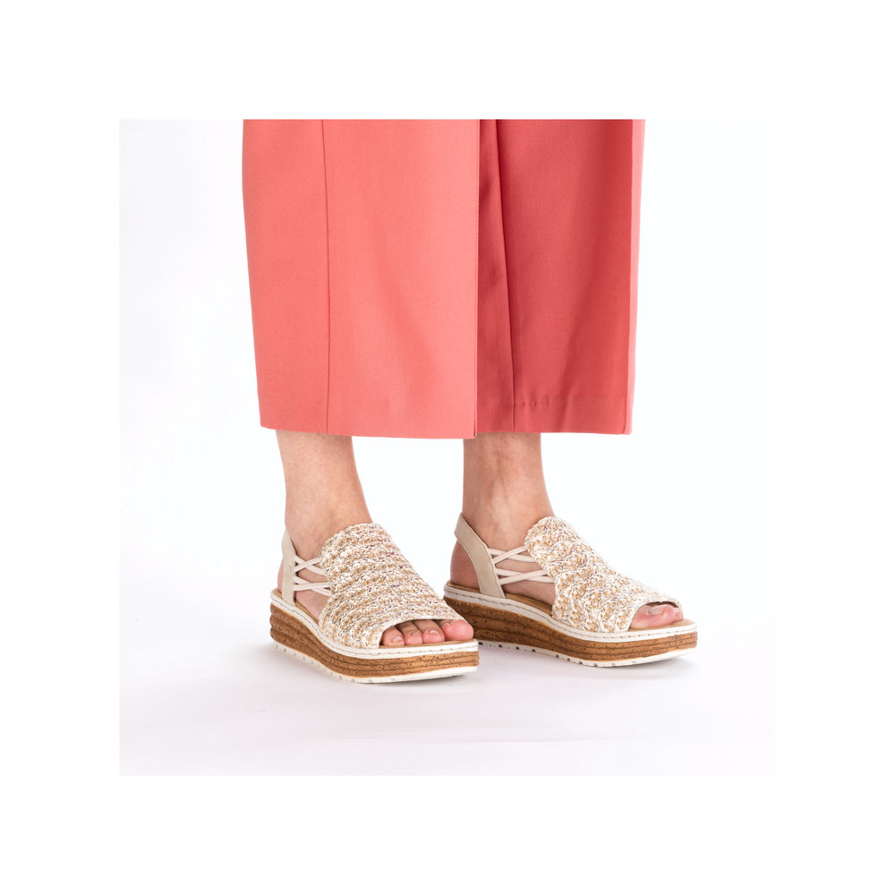 detail Dámské sandály Rieker 62741-60 béžová