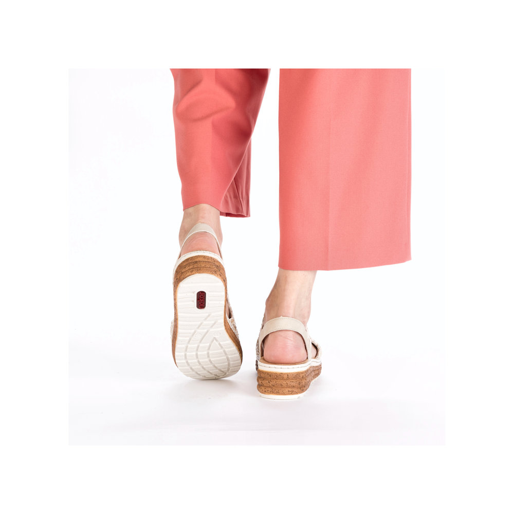 detail Dámské sandály Rieker 62741-60 béžová