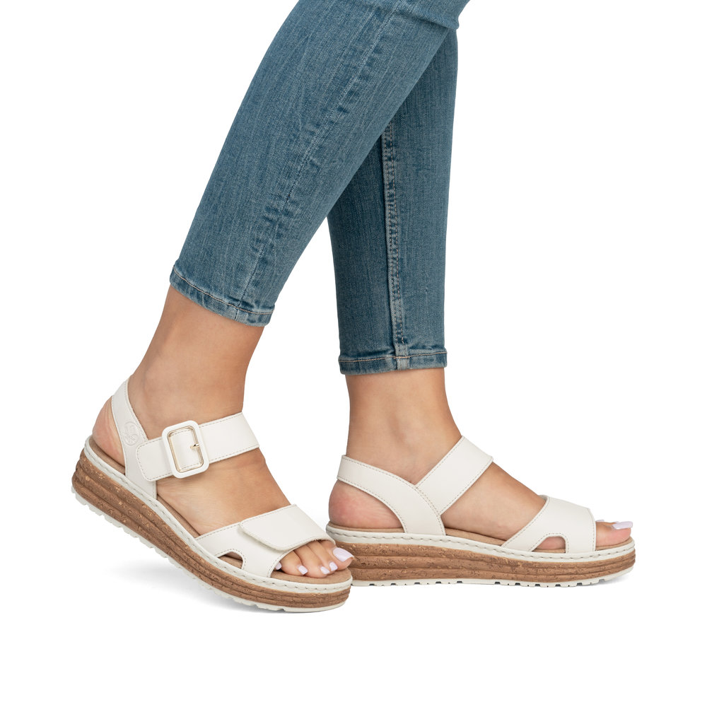 detail Dámské sandály Rieker 62760-60 béžová