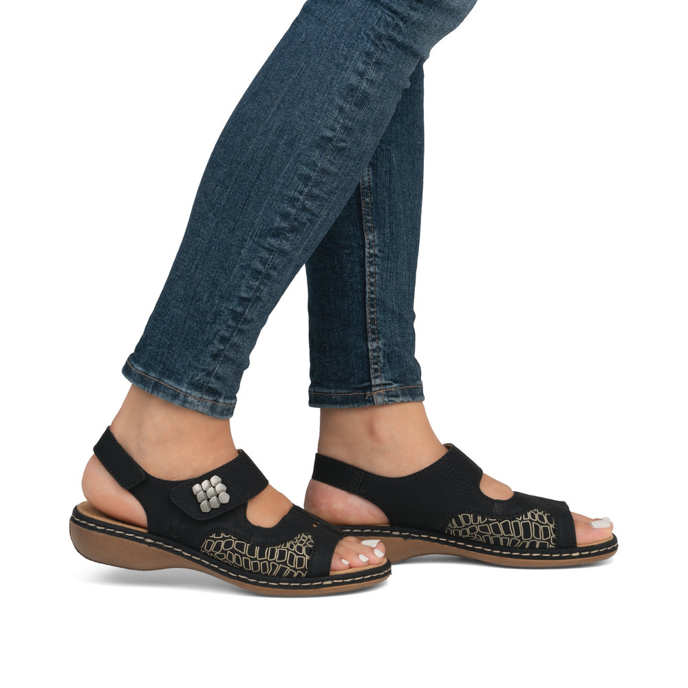 detail Dámské sandály Rieker 65989-01 černá