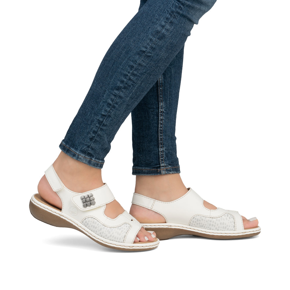 detail Dámské sandály Rieker 65989-82 béžová