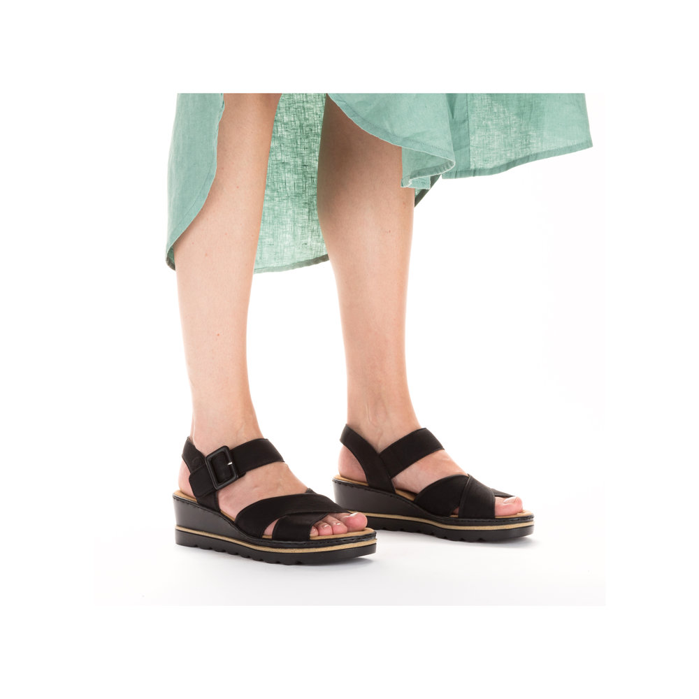 detail Dámské sandály Rieker 67463-00 černá