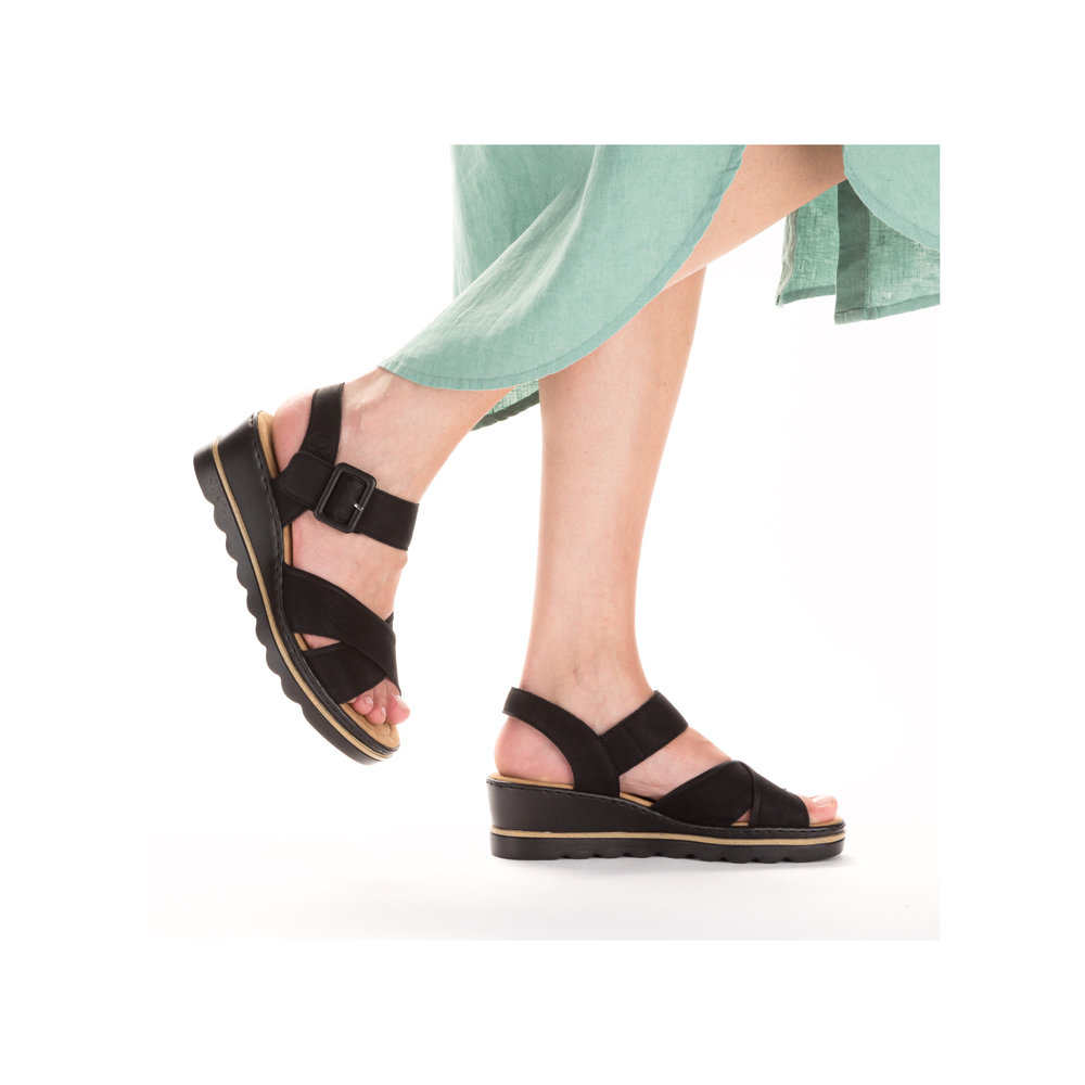 detail Dámské sandály Rieker 67463-00 černá