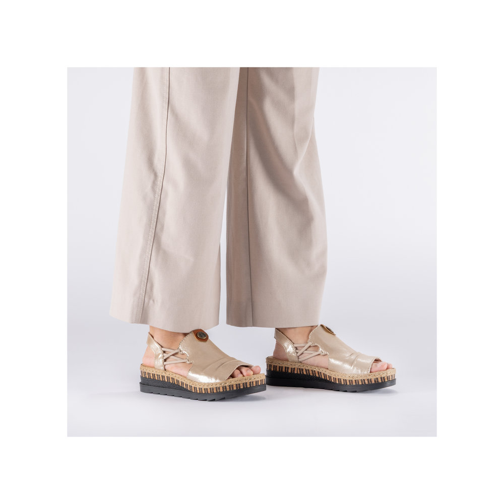 detail Dámské sandály Rieker V7972-60 béžová