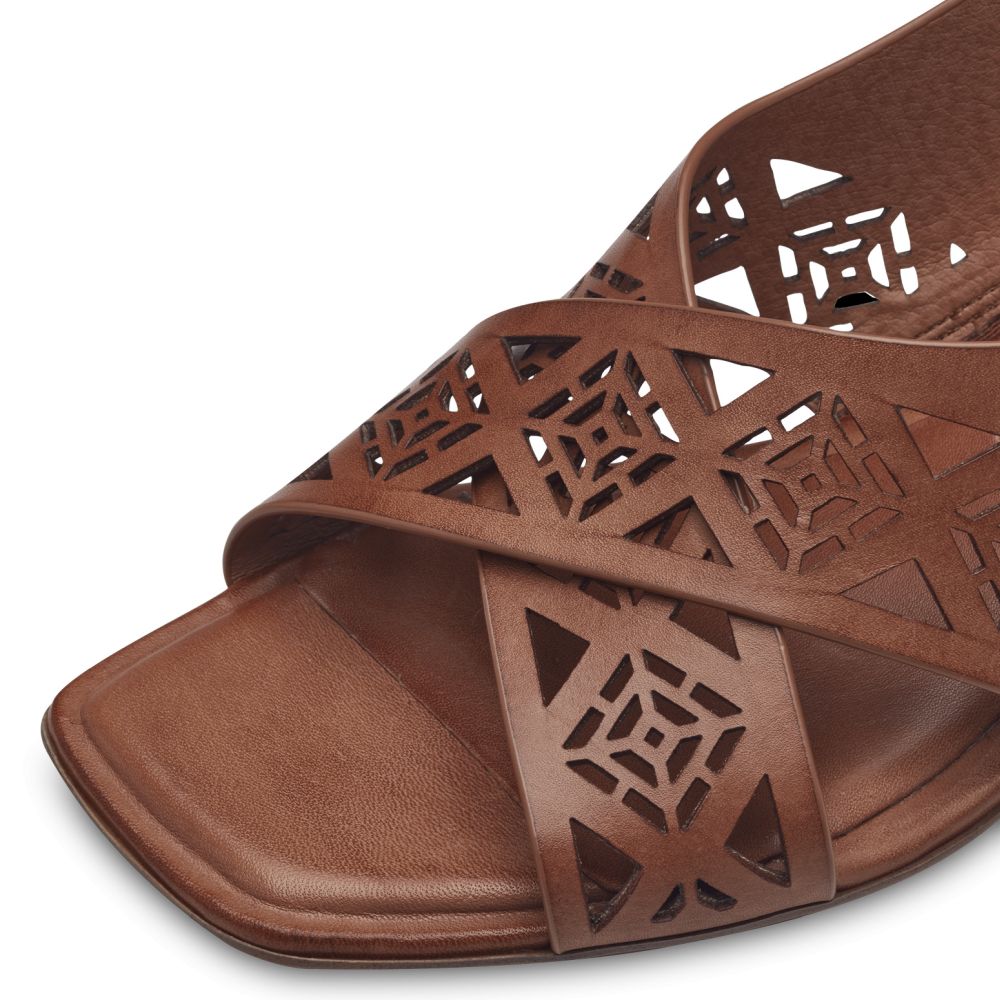 detail Dámské kožené sandály Tamaris 28252-42 440 hnědá