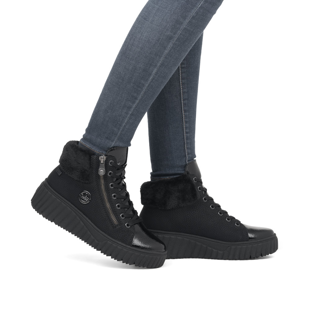 detail Dámská kotníková obuv Rieker N2505-00 černá