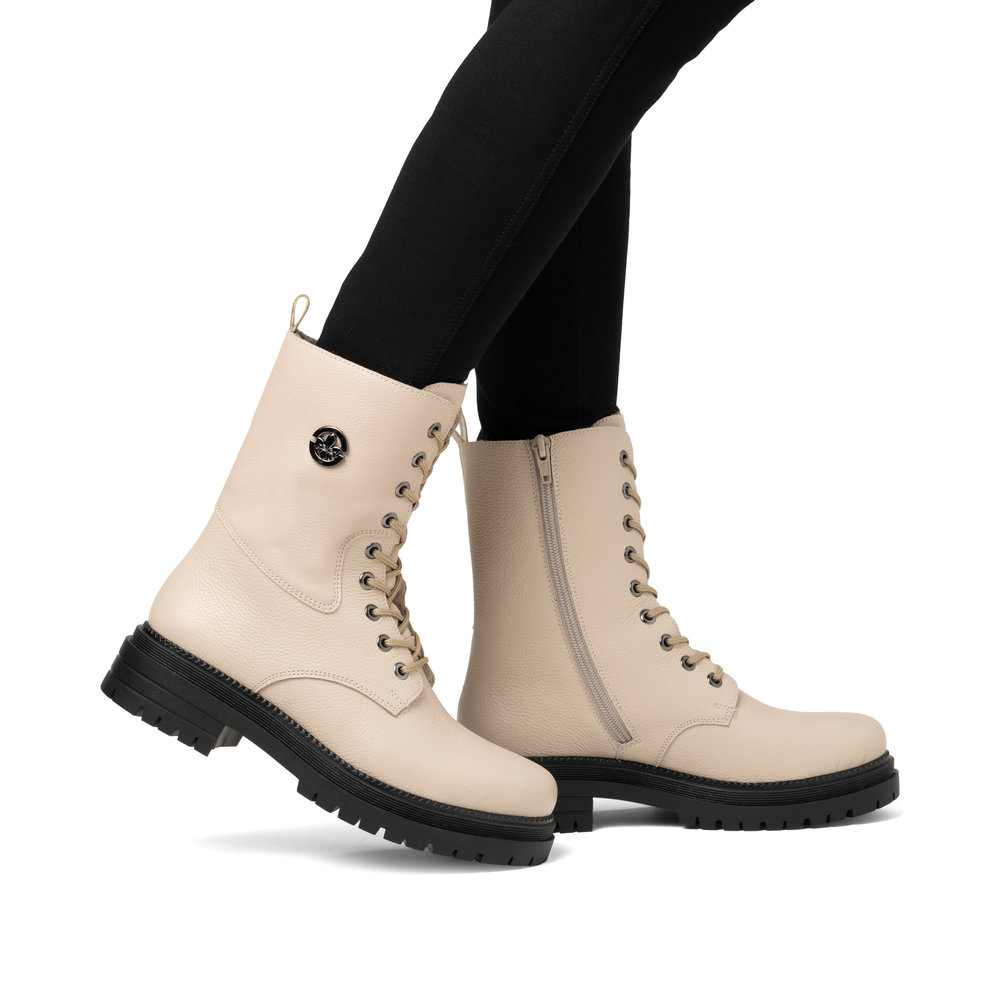 detail Dámská kotníková obuv Rieker Y3115-60 béžová