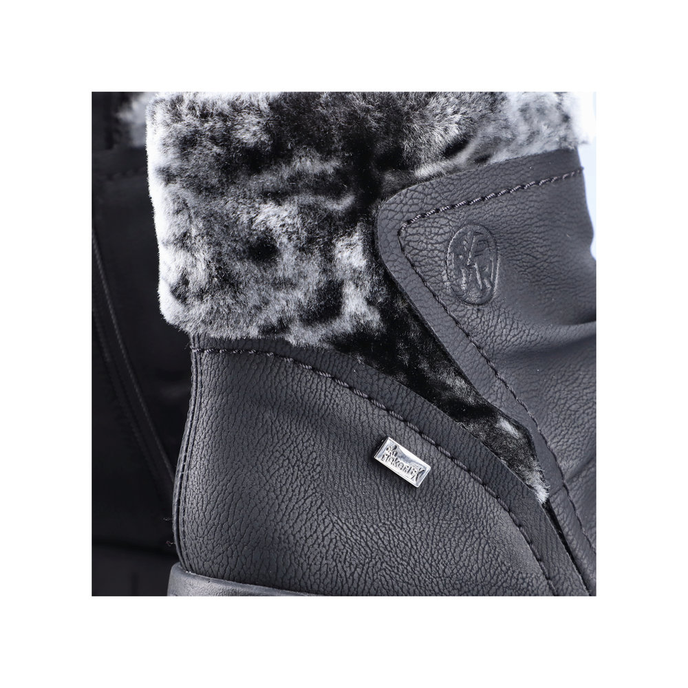 detail Dámská kotníková obuv Rieker Y1361-00 černá