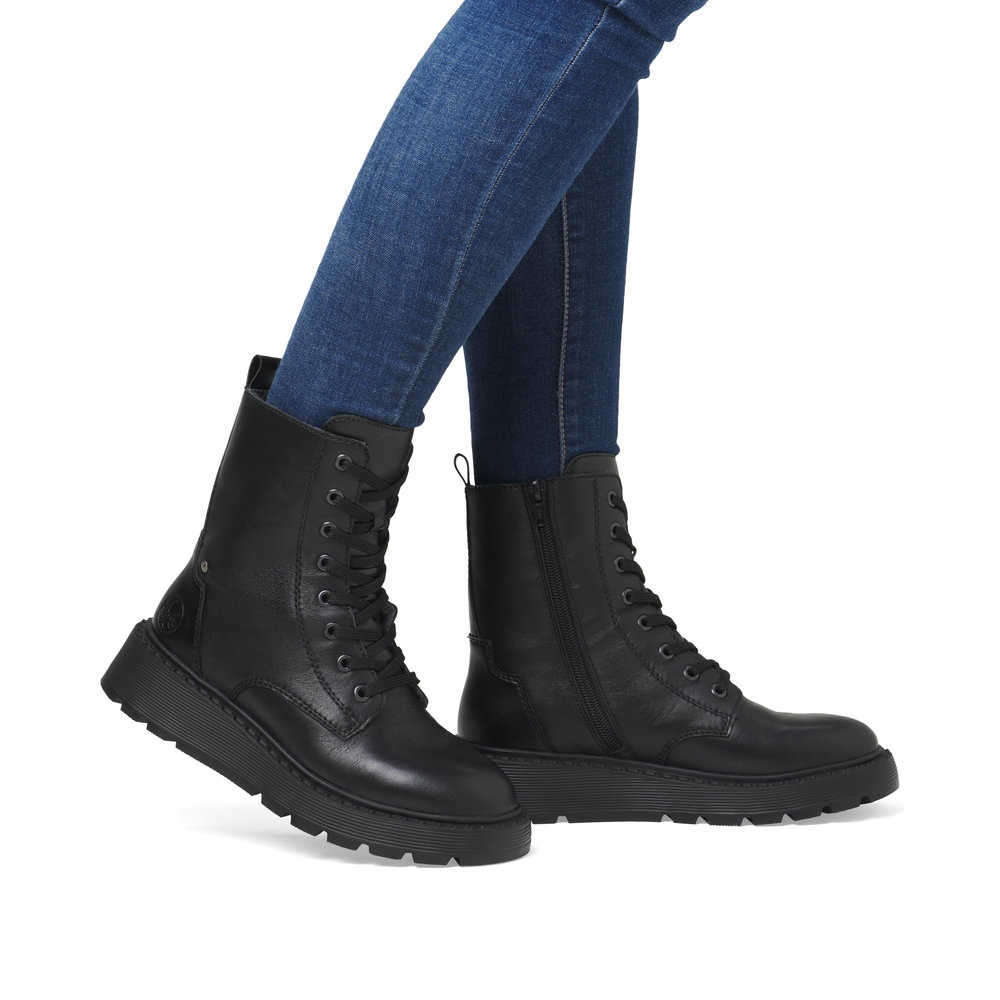 detail Dámská kotníková obuv Rieker 70401-00 černá