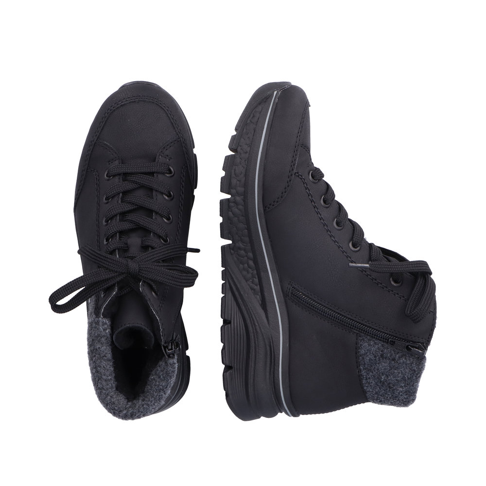 detail Dámská kotníková obuv Rieker 48043-00 černá