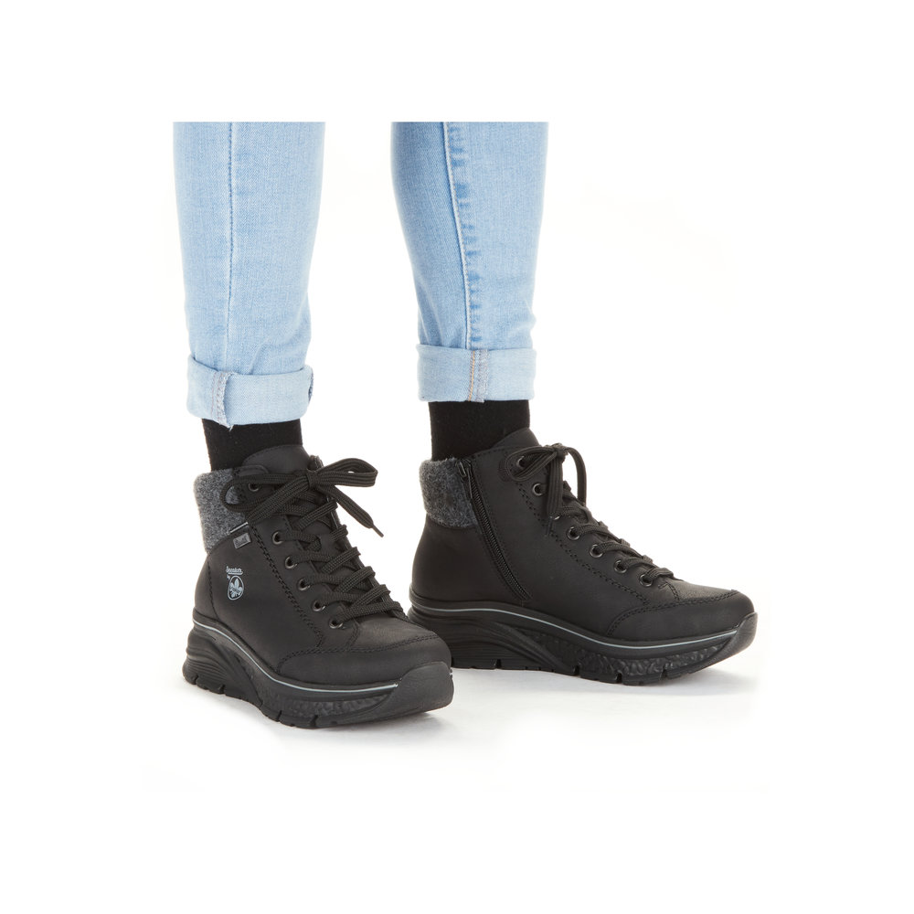 detail Dámská kotníková obuv Rieker 48043-00 černá