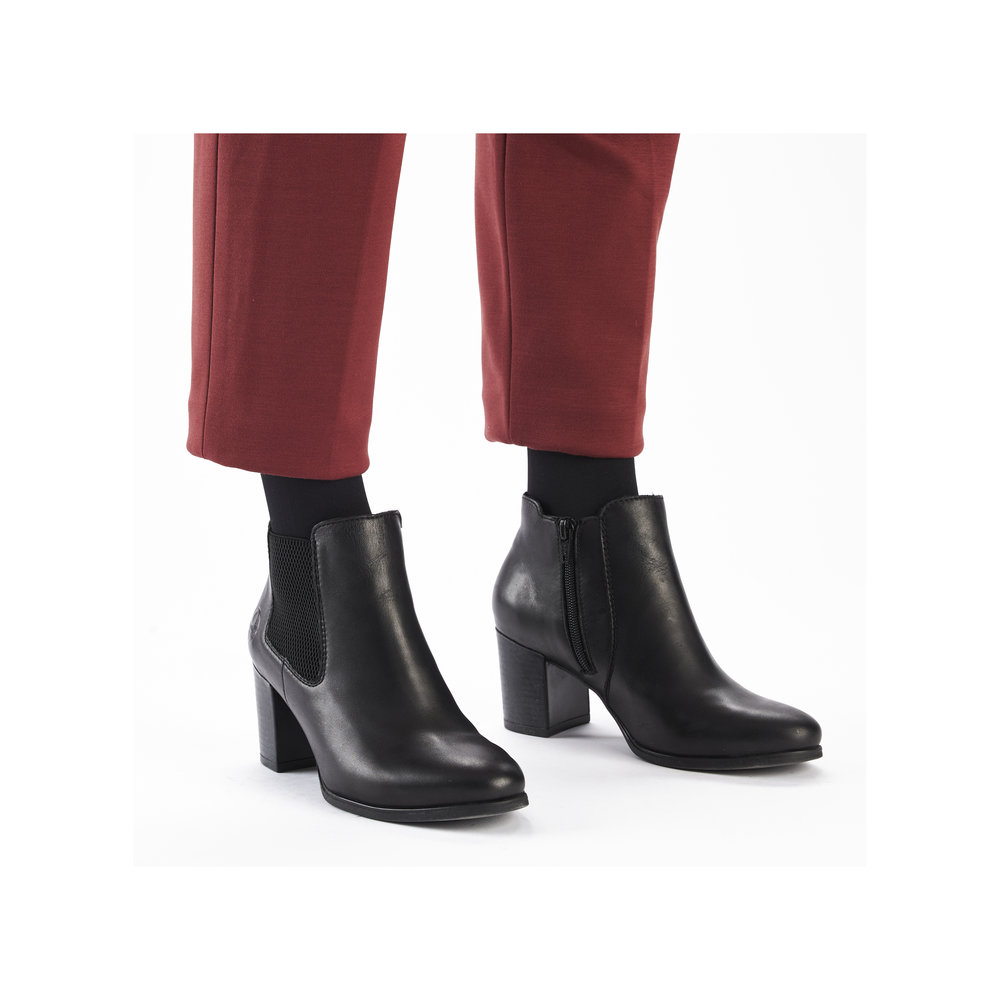 detail Dámská kožená kotníková obuv Rieker 50194-00 černá