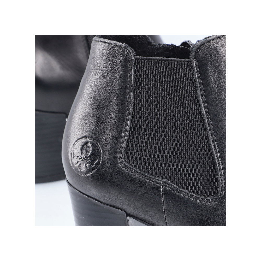 detail Dámská kožená kotníková obuv Rieker 50194-00 černá