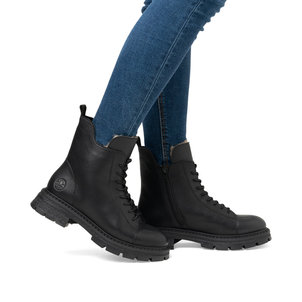 detail Dámská kotníková obuv Rieker Z9853-00 černá