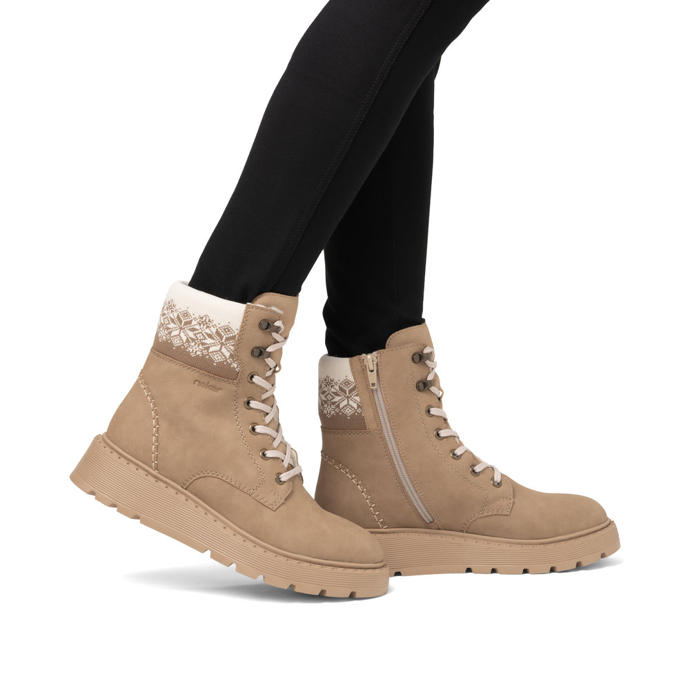 detail Dámská kotníková obuv Rieker 70403-20 béžová
