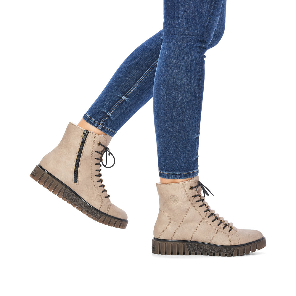 detail Dámská kotníková obuv Rieker Y3420-60 béžová