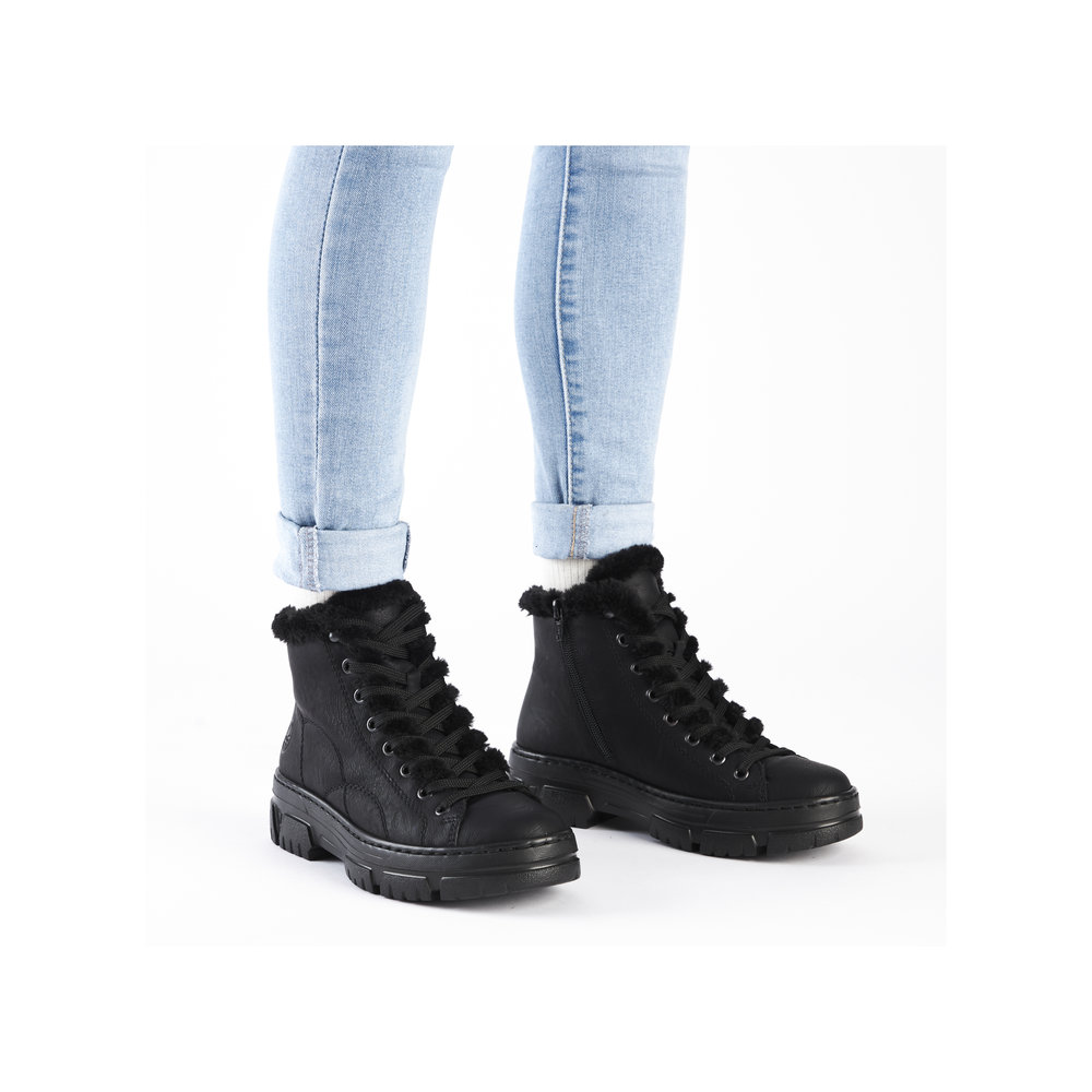 detail Dámská kotníková obuv Rieker Z7411-00 černá