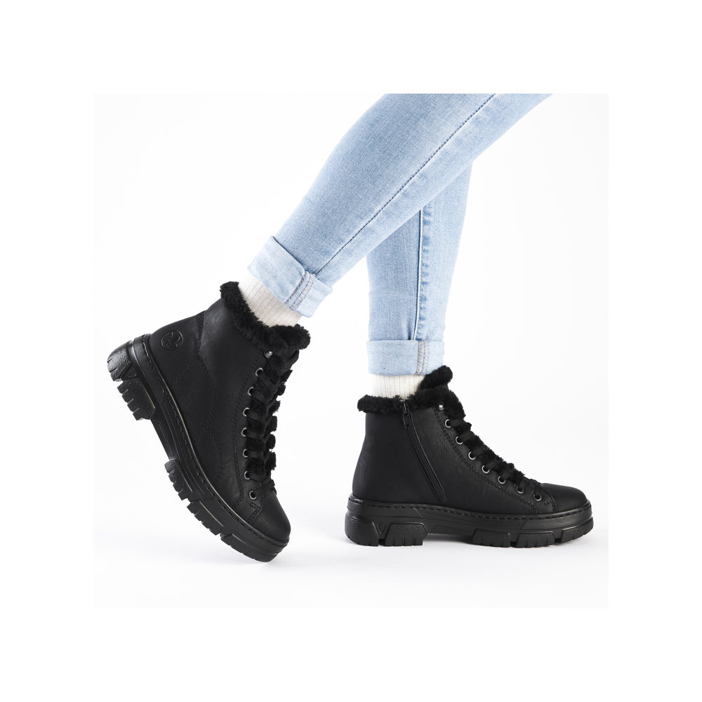 detail Dámská kotníková obuv Rieker Z7411-00 černá